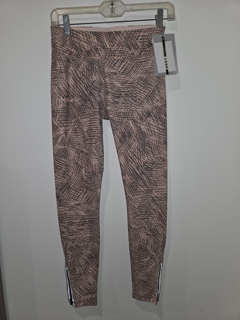 DKNY Womans Sport Pink Patterned Active Leggings nwt